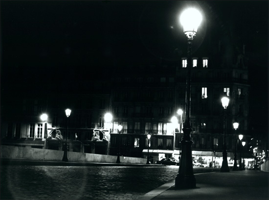 Photo Lubitel. Paris La nuit.